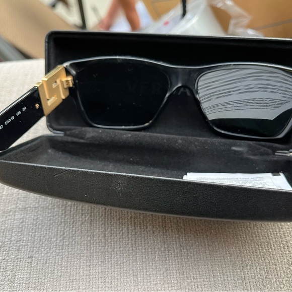 CLASSY NEW Genuine VERSACE ROCK ICONS Black Gold Greca Sunglasses VE 4296 GB1/87 - Picture 3 of 4